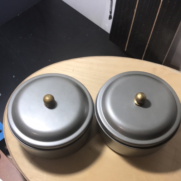 2 round metal containers - Picture 1 of 8